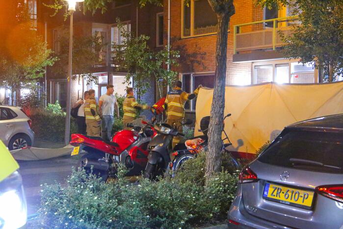 Persoon zwaargewond door incident op straat