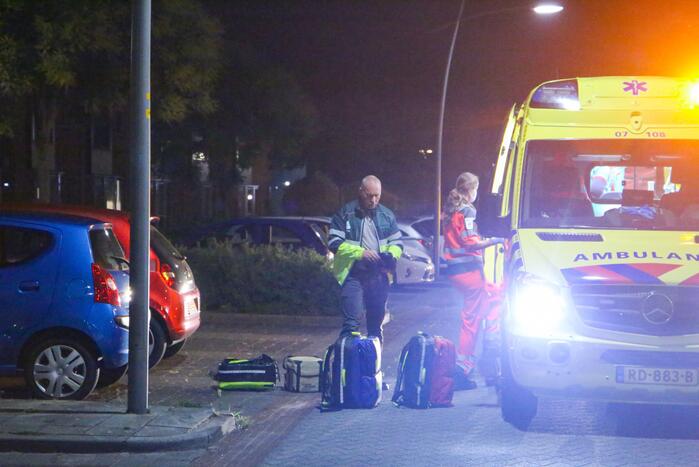 Persoon zwaargewond door incident op straat
