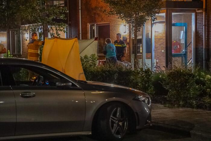 Persoon zwaargewond door incident op straat