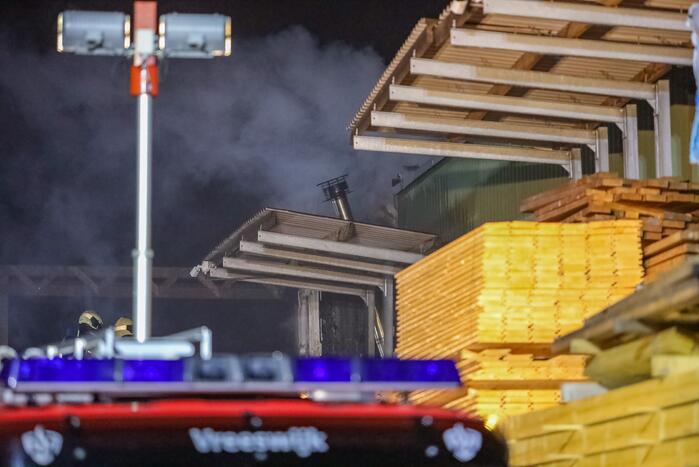 Brand in loods op bedrijventerrein