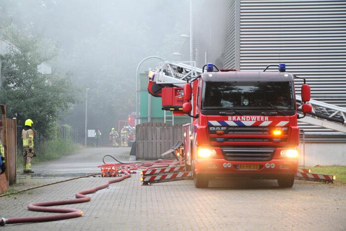 Zeer grote brand in bedrijfspand