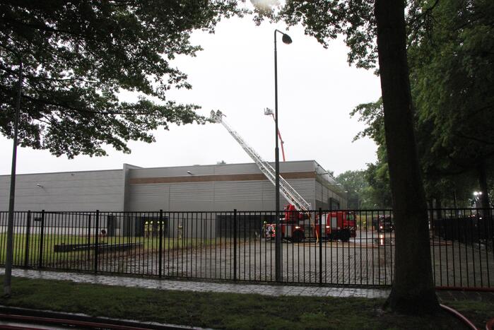 Zeer grote brand in bedrijfspand