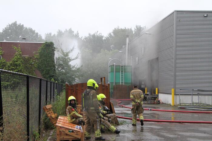 Zeer grote brand in bedrijfspand