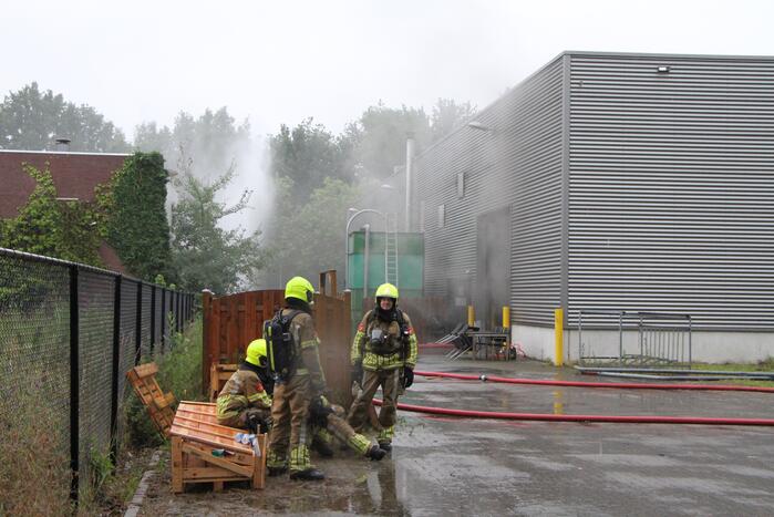 Zeer grote brand in bedrijfspand