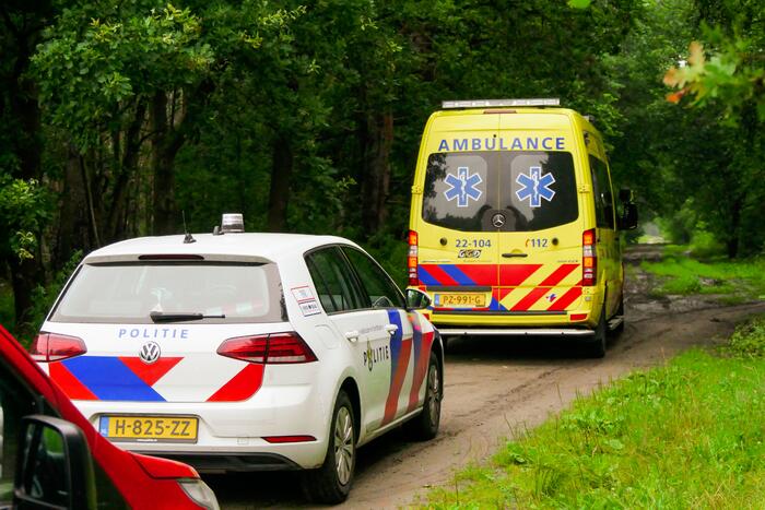 Persoon gewond tijdens illegaal crossen in bos