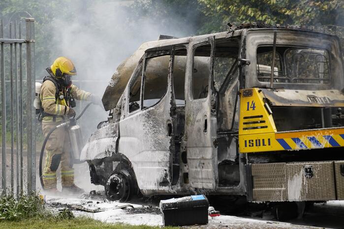 Bergingsvoertuig brandt volledig uit