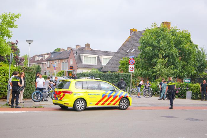 Jonge fietser gewond bij botsing met een personenauto
