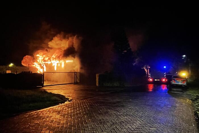 Kalven gered bij grote brand