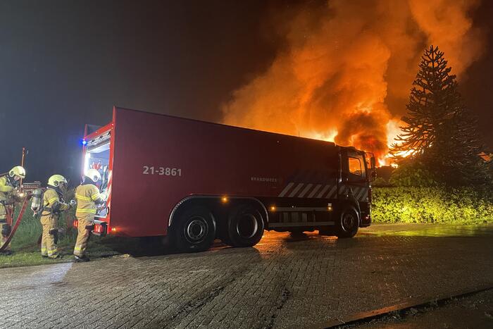 Kalven gered bij grote brand