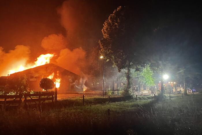 Kalven gered bij grote brand