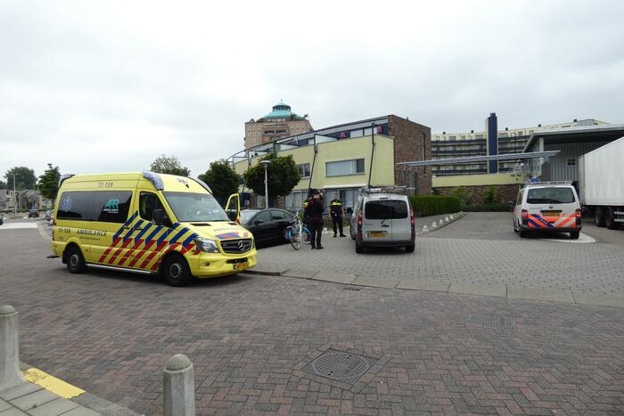 Fietser gewond bij botsing met bestelbus