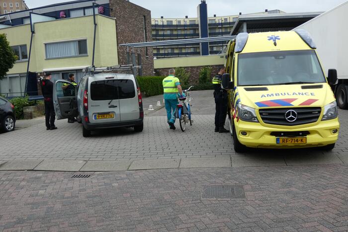 Fietser gewond bij botsing met bestelbus
