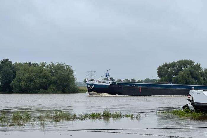 Veerdienst getremd door stijgende Maas