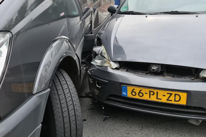Schade door ongeval tussen twee voertuigen