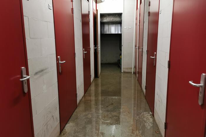 Brandweer repareert tijdelijk waterlekkage