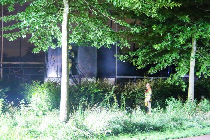 Brandweer blust brand in huisje van softbal vereniging Quick