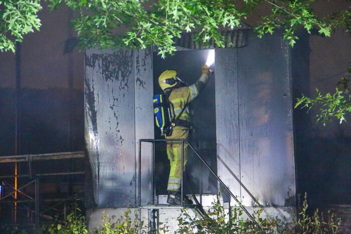 Brandweer blust brand in huisje van softbal vereniging Quick