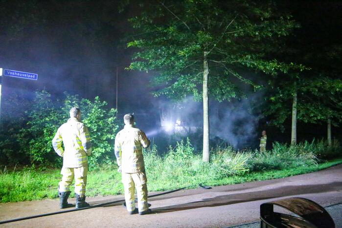 Brandweer blust brand in huisje van softbal vereniging Quick
