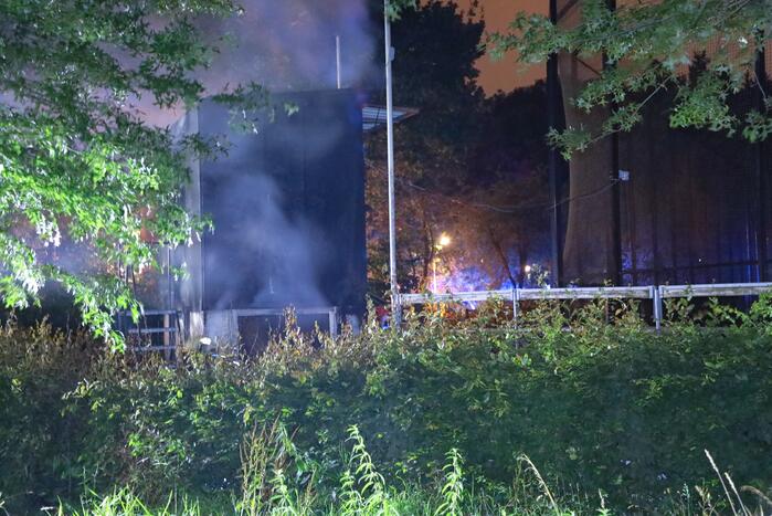 Brandweer blust brand in huisje van softbal vereniging Quick