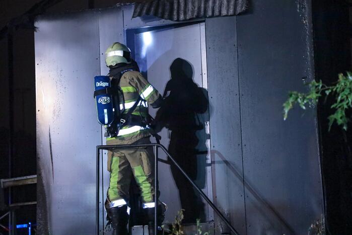 Brandweer blust brand in huisje van softbal vereniging Quick