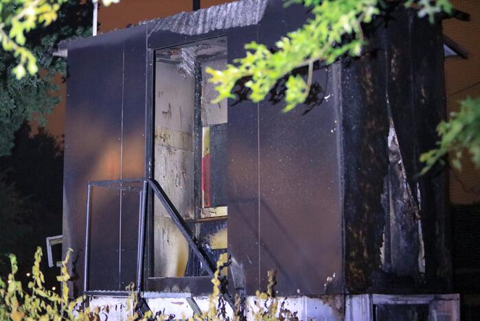 Brandweer blust brand in huisje van softbal vereniging Quick