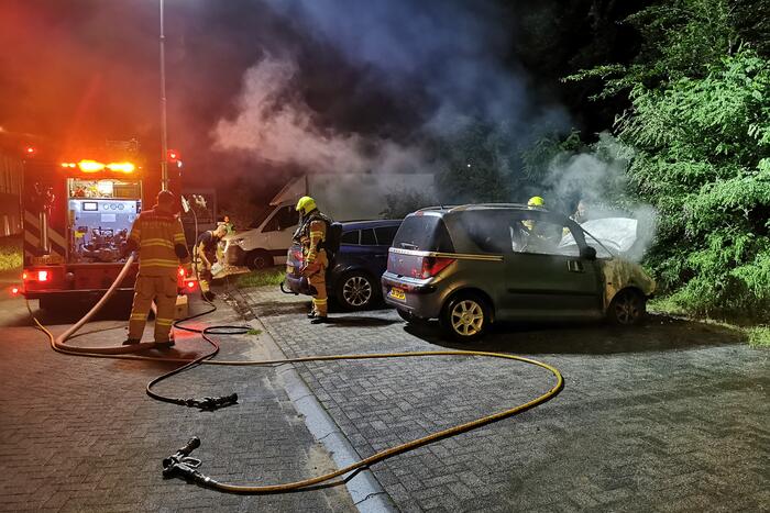 Auto door brand verwoest
