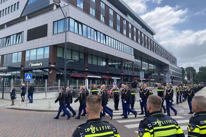 Honderden agenten bewijzen laatste eer aan overleden motoragent