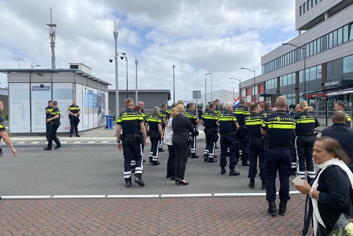 Honderden agenten bewijzen laatste eer aan overleden motoragent