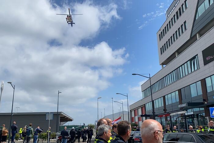 Honderden agenten bewijzen laatste eer aan overleden motoragent