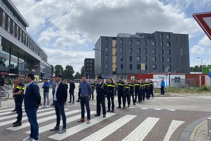 Honderden agenten bewijzen laatste eer aan overleden motoragent