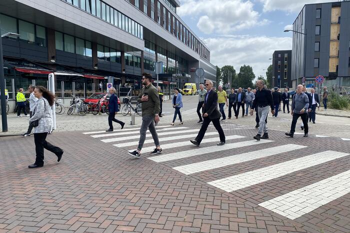 Honderden agenten bewijzen laatste eer aan overleden motoragent