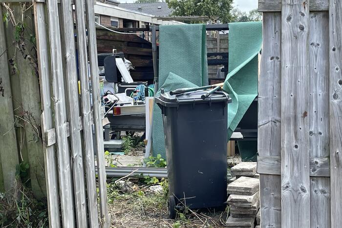 Schutting in achtertuin beschadigd door brand