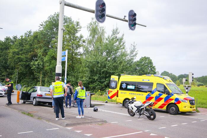 Canta 45-km brommobiel botst met personenwagen
