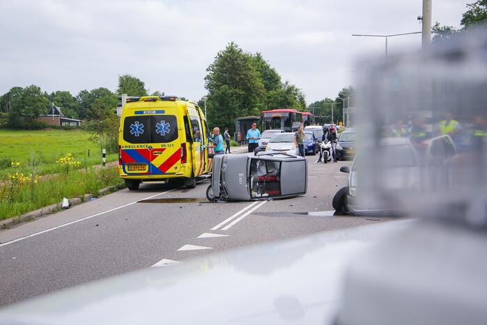 Canta 45-km brommobiel botst met personenwagen