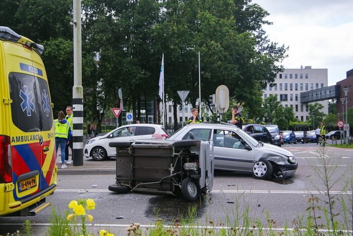 Canta 45-km brommobiel botst met personenwagen