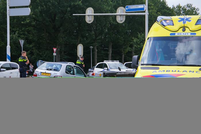 Canta 45-km brommobiel botst met personenwagen