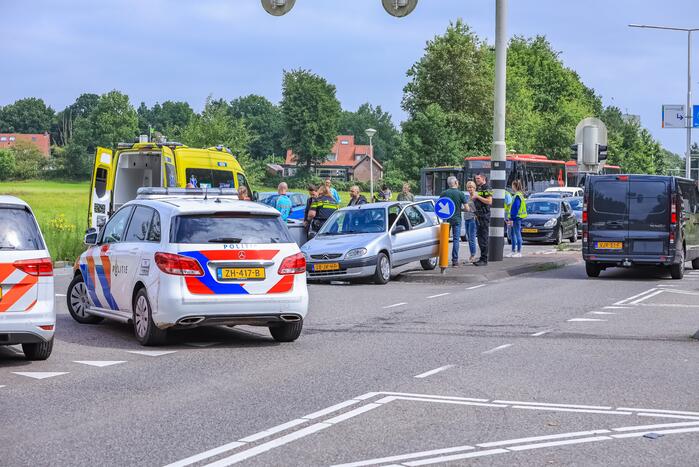 Canta 45-km brommobiel botst met personenwagen