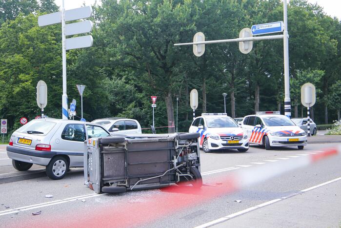 Canta 45-km brommobiel botst met personenwagen