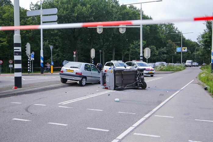 Canta 45-km brommobiel botst met personenwagen