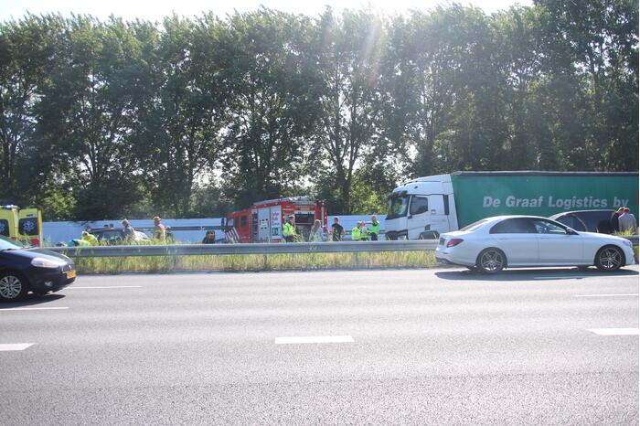 Snelweg dicht door verkeersongeval