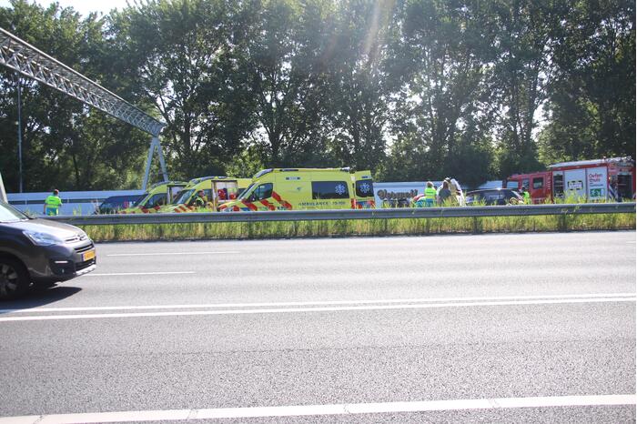 Snelweg dicht door verkeersongeval