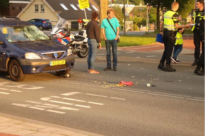 Opzittenden van scooter gewond na ongeval