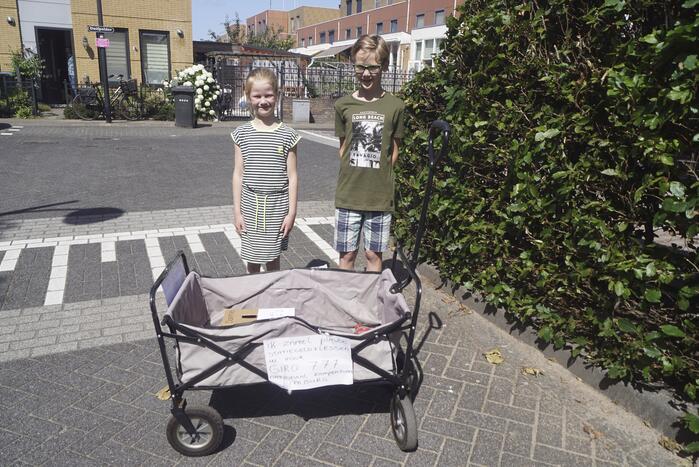 Niels (10) en Mirte (7) halen geld op voor Limburg