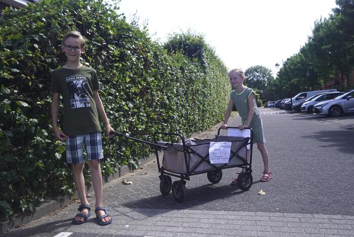 Niels (10) en Mirte (7) halen geld op voor Limburg