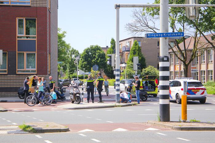 Scooterrijders botsen op fietspad