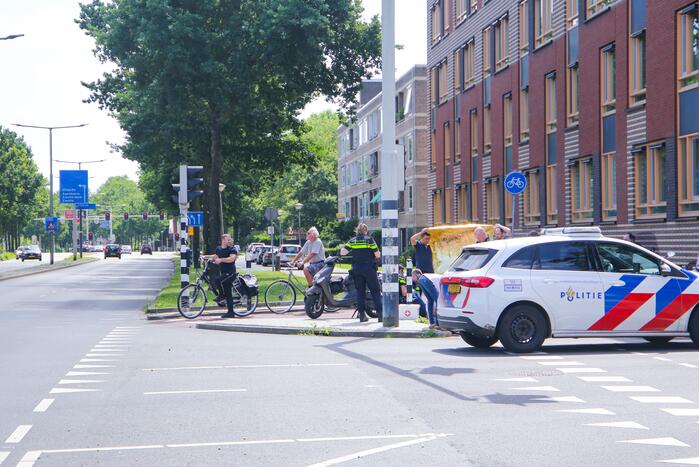 Scooterrijders botsen op fietspad
