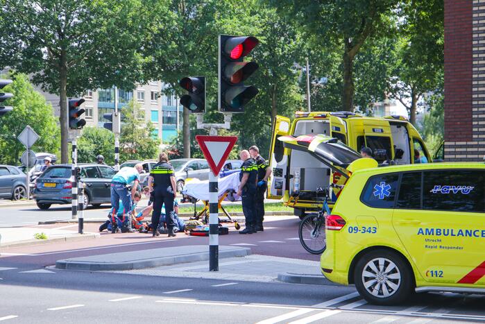 Scooterrijders botsen op fietspad