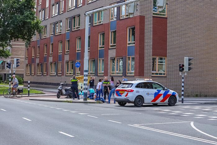 Scooterrijders botsen op fietspad
