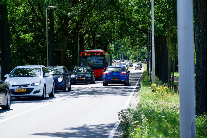 Flinke file door aanrijding met fietser
