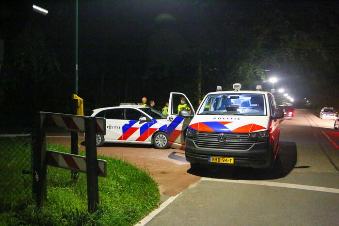 Politie zoekt naar vermist minderjarig meisje in bos